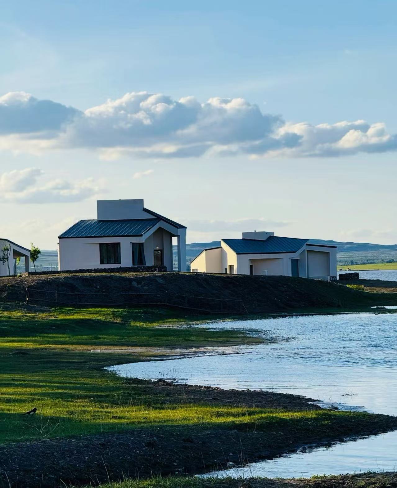 辉火星原：从鲜花草原到外星地质，内蒙古 4-5 日多元地貌沉浸式慢游全攻略