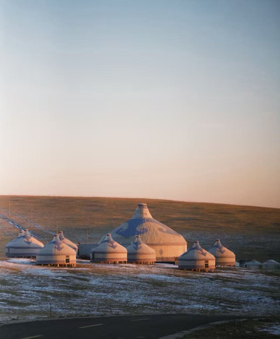 响沙湾VS库布齐：谁才是你心中的“大漠英雄”？金旅假日带你解锁内蒙沙海的两种极致玩法！